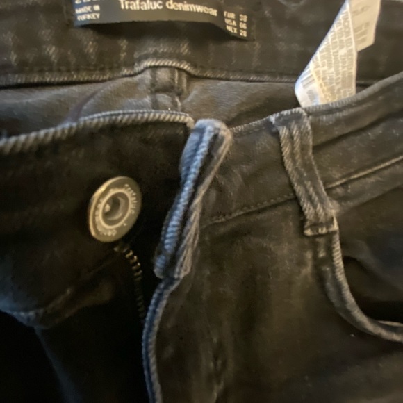 Zara distressed skinny jeans. - Picture 11 of 13